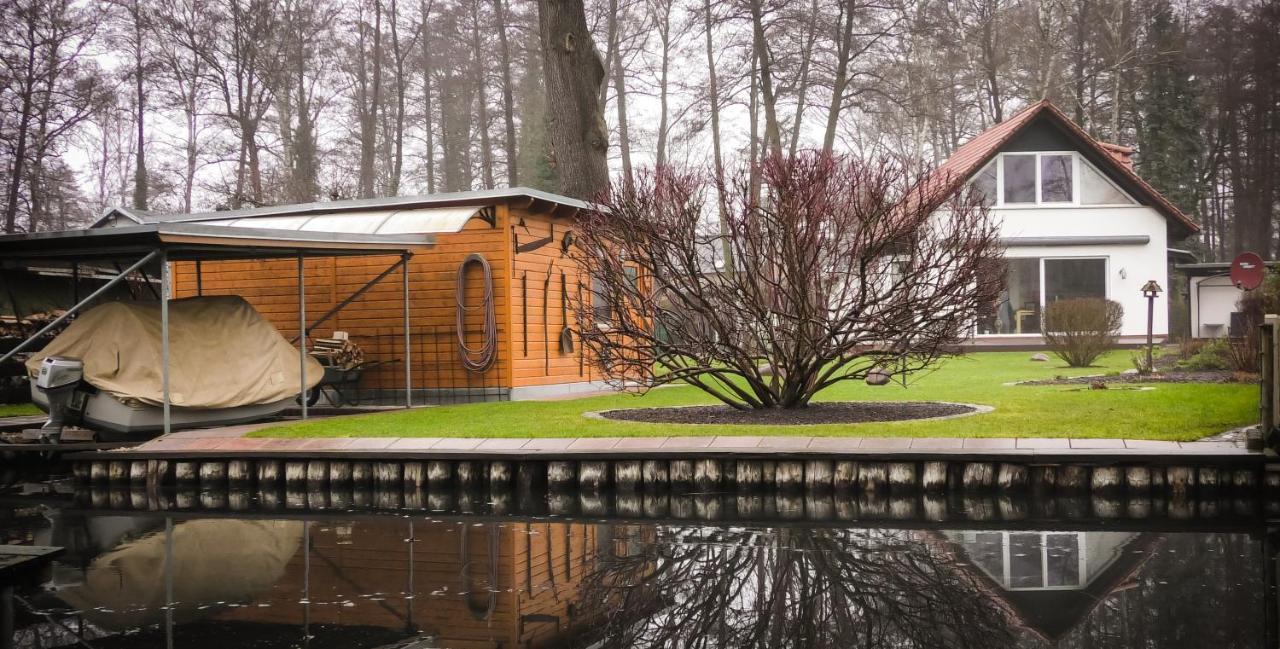 Direkt An Der Spree Mit Whirlpool Und Sauna