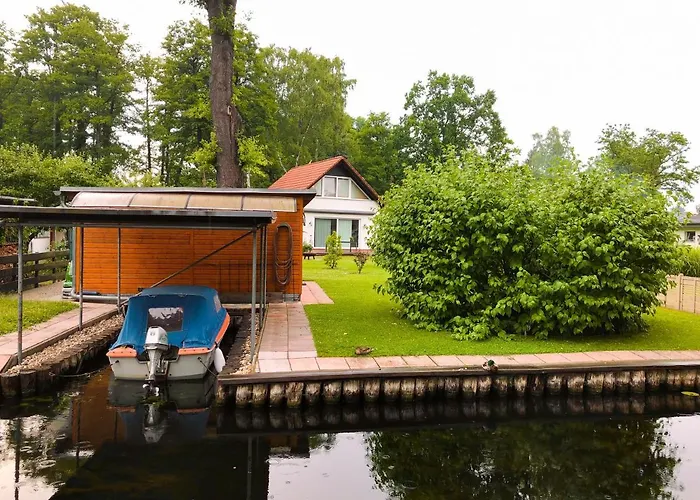 Ferienhaus direkt an der Spree mit kleinem Hafen und Whirlpool